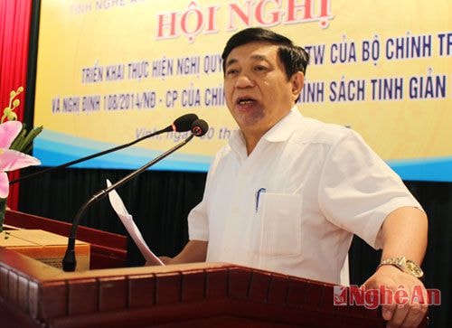 Đồng chí Nguyễn Xuân Đường, Phó Bí thư Tỉnh ủy, Chủ tịch UBND tỉnh phát biểu kết luận nhấn mạnh, các cơ quan, đơn vị phải tinh giản biên chế tối thiểu 10% đến năm 2021
