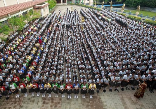 Với đà tăng trưởng dân số như hiện tại, các nhà nghiên cứu dự đoán Ấn Độ sẽ sớm soán ngôi nước đông dân cư nhất thế giới của Trung Quốc vào năm 2022. Ảnh: Reuters