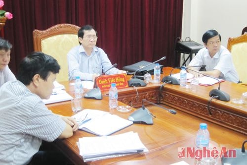 Đồng chí Đinh Viết Hồng  - Phó Chủ tịch UBND tỉnh chủ trì tại điểm cầu Nghệ An