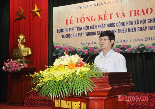 Đồng chí Lê Xuân Đại ghi nhận và đánh giá cao sự quan tâm, chỉ đạo của các cấp các ngành và sự tham gia nhiệt tình của các tầng lớp nhân dân đối với 2 cuộc thi