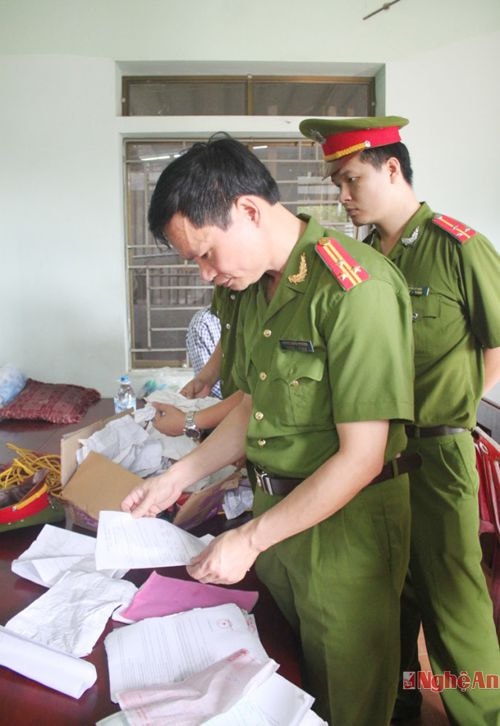 Công an tiến hành khám xét nhà riêng của vợ chồng Tám- Oanh
