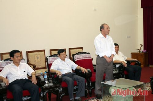 Đồng chi Vi Văn Giáp cảm ơn sự quan tâm của tỉnh trong thời gian qua và khẳng định sau khi về nghỉ hưu sẽ tiếp tục cống hiến trí tuệ cho sự phát triển của địa phương