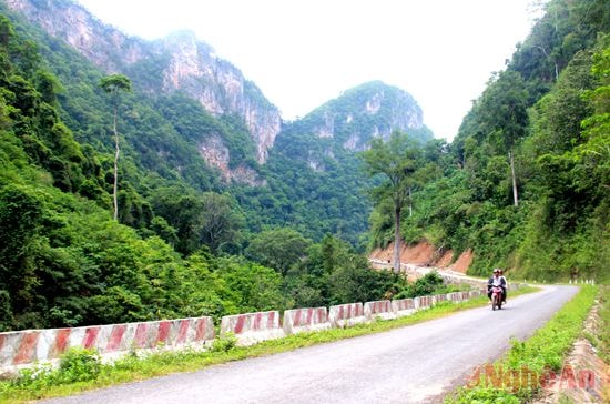 Đường Tây Nghệ An đoạn qua xã Bắc Lý (Kỳ Sơn).