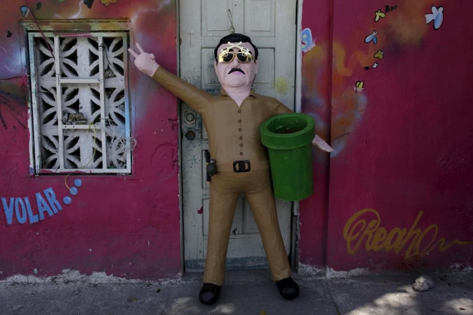 Hình nộm piñata mô phỏng trùm ma túy Joaquin