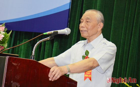 Đồng chí Nguyễn Mạnh Cầm phát biểu, ghi nhận sự phát triển mạnh mẽ và những đóng góp của đội ngũ doanh nhân xứ Nghệ đối với quê hương, đất nước.
