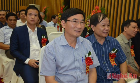 Đại hội lần thứ nhất Hội doanh nhân tiêu biểu Hồng Lam có sự hiện diện của các đồng chí lãnh đạo các cơ quan, ban, ngành là con em Nghệ An đang học tập, làm việc tại thủ đô Hà Nội.