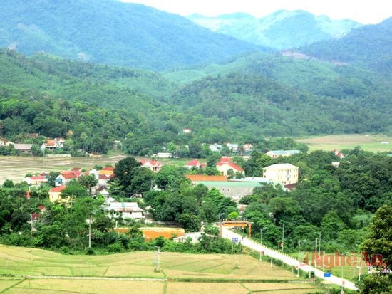 Toàn cảnh Thị trấn Tân Lạc, trung tâm huyện lỵ Quỳ Châu.  Ảnh: kế kiên
