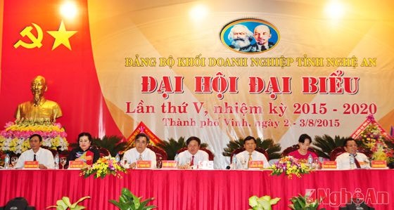 Đoàn chủ tịch đại hội