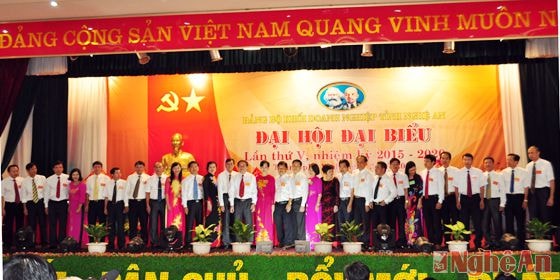 Ban Chấp hành Đảng bộ huyện Nghi Lộc khóa XXVIII, nhiệm kỳ 2015 - 2020 gồm 42 đồng chí ra mắt và nhận nhiệm vụ trước đại hội