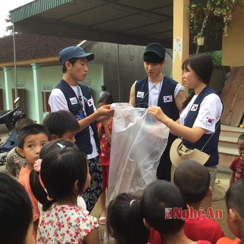  Tổ chức các trò chơi cho các em thiếu nhi