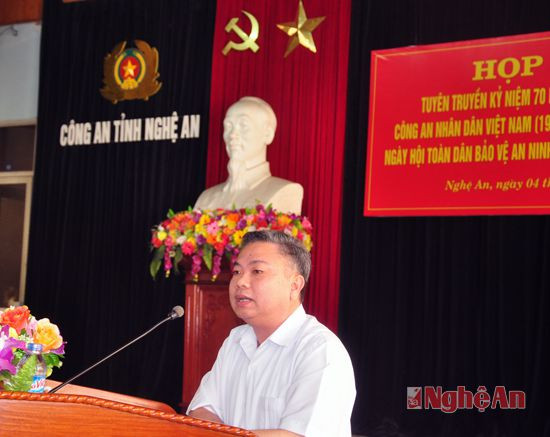 Đồng chí Lê Bá Hùng - Trưởng Ban Tuyên giáo Tỉnh ủy phát biểu chỉ đạo tại buổi họp báo