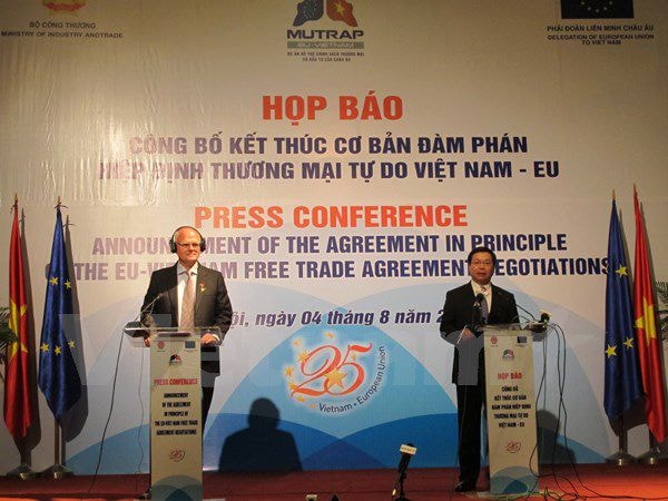 Họp báo