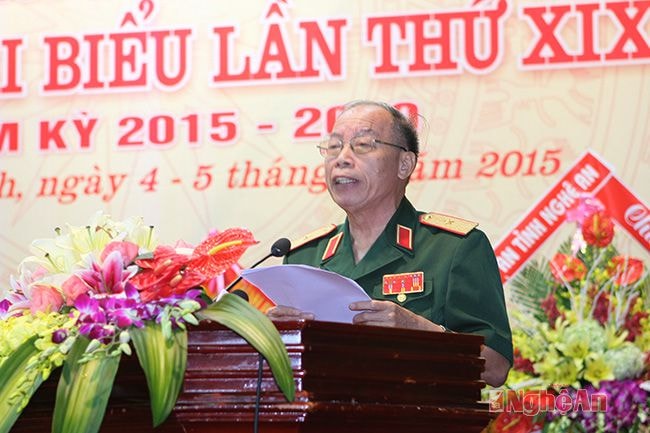 Đồng chí Nguyễn Phong Phú - Chủ tịch Hội CCB tỉnh tham luận góp ý về nội dung báo cáo chính trị của đại hội.