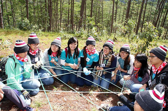 Học sinh của một số trường THCS, THPT trên địa bàn tỉnh Lâm Đồng tham gia lớp học thực tế giữa rừng xanh. Theo dự thảo chương trình phổ thông mới, Bộ GD-ĐT rất chú trọng đến các hoạt động sáng tạo, trải nghiệm của học sinh - Ảnh: Phan Thành