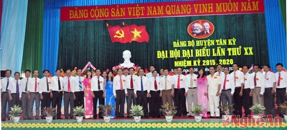 Ban Chấp hành Đảng bộ huyện Nghi Lộc khóa XXVIII, nhiệm kỳ 2015 - 2020 gồm 42 đồng chí ra mắt và nhận nhiệm vụ trước đại hội