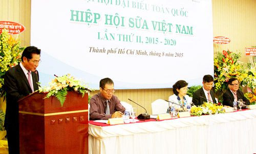 Ông Trần Quang Trung – Phó Chủ Tịch Hiệp hội sữa VN, nguyên Cục trưởng Cục An toàn vệ sinh Thực phẩm (đang phát biểu) được Ban chấp hành khóa II (nhiệm kỳ 2015 - 2020) tín nhiệm bầu là Chủ tịch Hiệp hội sữa Việt Nam