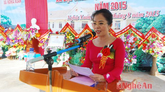 Đồng chí Võ Thị Minh Sinh- Chủ tịch UBND huyện ghi nhận những thành tích xã Minh Hợp đã đạt được trong những năm qua 