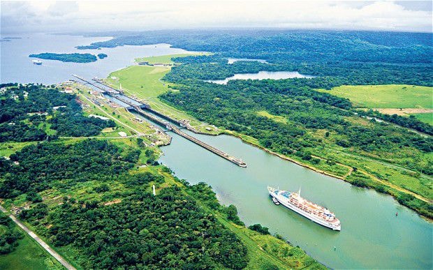 Kênh đào Panama nhìn từ trên cao. Ảnh: Telegraph.