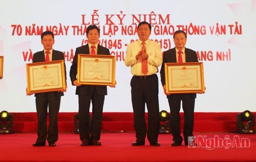 Thủ tướng đã tặng Bằng khen cho 3 cá nhân có nhiều thành tích trong công tác
