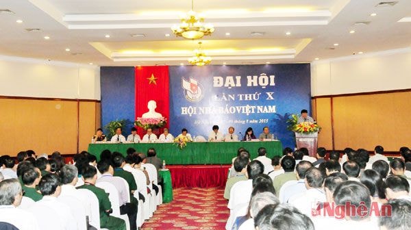 Đại hội tiếp tục phiên làm việc tại hội trường