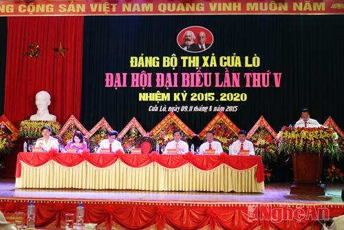 Đoàn chủ tịch điều hành đại hội