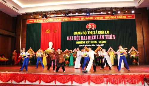 Văn nghệ chào mừng đại hội