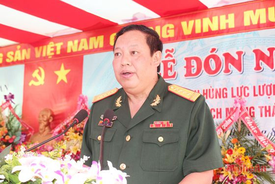 Đại tá Vi Hiểu, Đoàn Trưởng Đoàn Kinh tế - Quốc phòng 4 ôn lại truyền thống hào hùng của đơn vị.