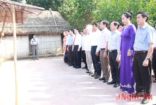 Nghiêm trang làm lễ tưởng niệm, tri ân công lao của nhà chí sỹ cách mạng, yêu nước Phan Bội Châu.