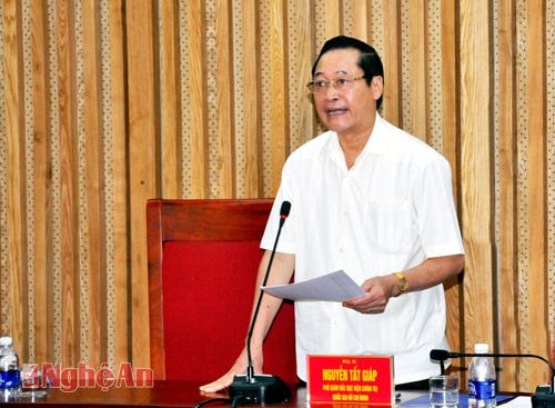 PGS.TS Nguyễn Tất Giáp- Phó Giám đốc Học viện Chính trị Quốc gia phát biểu đề dẫn  của Học viện Chính trị Quốc gia Hồ Chí Minh.