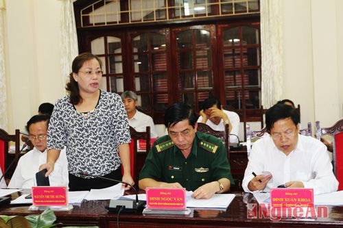Đồng chí Nguyễn Thị Thu Hường - Bí thư đảng ủy Khối các cơ quan tỉnh cho rằng trong dự thảo báo cáo phần đánh giá kết quả các chỉ tiêu đại hội cần có phần hạn chế