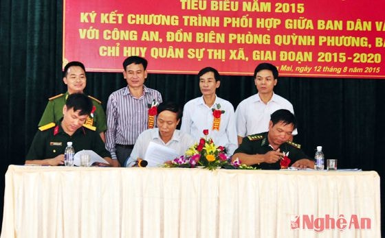 Lãnh đạo Ban Dân vận Thị ủy Hoàng Mai ký kết chương trình phối hợp công tác với các lực lượng vũ trang trên địa bàn thị xã