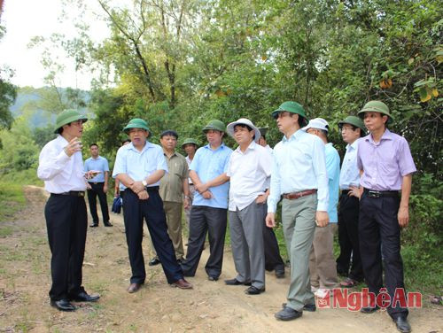 Tiếp đó, đoàn đã đến khảo sát các mỏ đất phục vụ dự án tại huyện Hưng Nguyên và Nam Đàn 