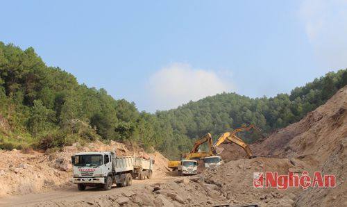 Nhiều mỏ đất có địa hình khó khăn trong việc vận chuyển nên lãnh đạo tỉnh Nghệ An và nhà đầu tư 