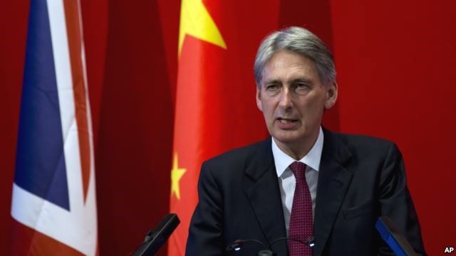 Ngoại trưởng Anh Philip Hammond đang ở thăm Trung Quốc. Ảnh: AP