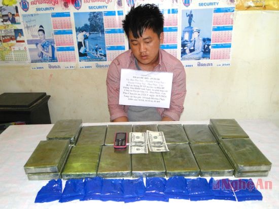 Đối tượng cùng tang vật trong 2 Chuyên án 331LV và 332LV. (ảnh do BĐBP Nghệ An cung cấp)