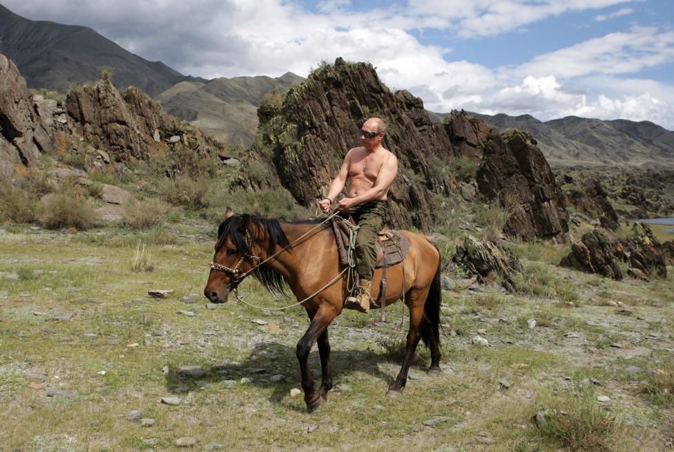 Thủ tướng Putin cưỡi ngựa tại khu vực Tuva thuộc miền Nam Siberia hôm 3/8/2009.