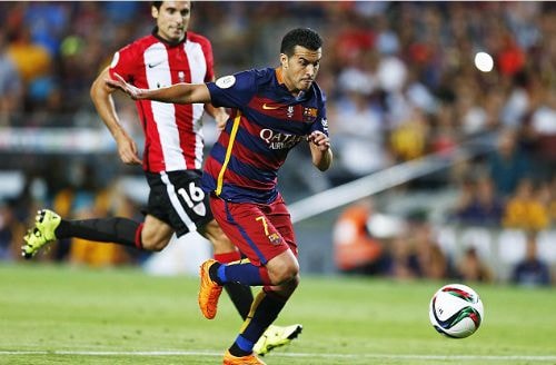 Pedro thi đấu xong trận Siêu Cup Tây Ban Nha mới rời sân Nou Camp. Ảnh: SS.