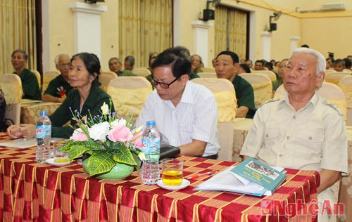 Lãnh đạo Trung ương Hội Cựu TNXP Việt Nam và đại diện các ban, ngành, đoàn thể của tỉnh Nghệ An tham dự buổi lễ.