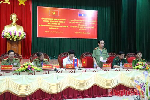 Đại tá Nguyễn Tiến Dân - Phó Giám đốc công an tỉnh phát biểu tại hội nghị