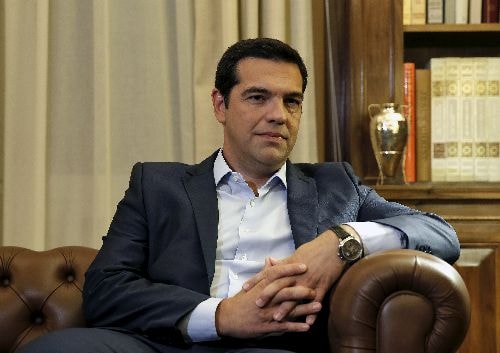 Ông Tsipras, người giữ chức thủ tướng từ tháng 1, tuyên bố từ chức trên truyền hình. Nguồn: Reuters.