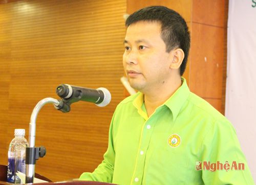 ông Lê Thanh Hải, giám đốc  Công ty cổ phần đầu tư thương mại và phát triển nông nghiệp ADI giới thiệu về các đặc điểm của giống