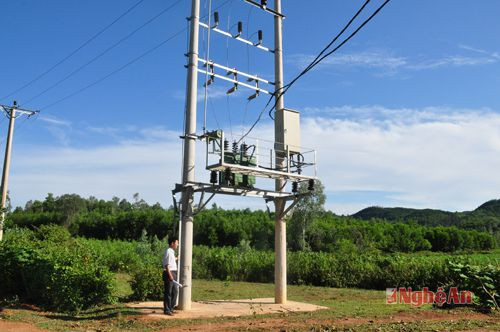 Hệ thống lưới điện đã được lắp đặt tại khu TĐC Triều Dương (Thanh Lâm),  chờ dân vào ở để đấu nối điện.