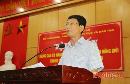 Đồng chí Vi Ngọc Quỳnh, Phó Giám đốc Sở Lao động - Thương binh và Xã hội phát biểu khai mạc