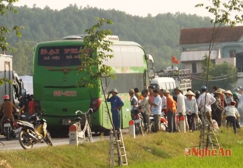 Vụ tai nạn đã làm giao thông trên quốc lộ 1A bị tắc nghẽ