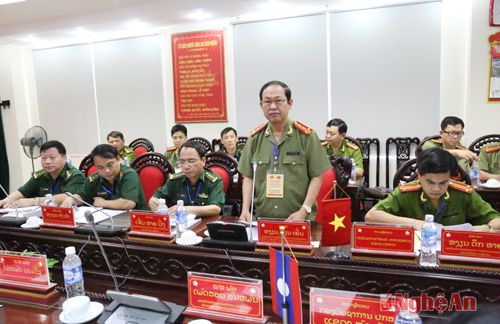 Đại tá Nguyễn Tiến Dần, Phó Giám đốc Công an tỉnh Nghệ An khai mạc hội nghị