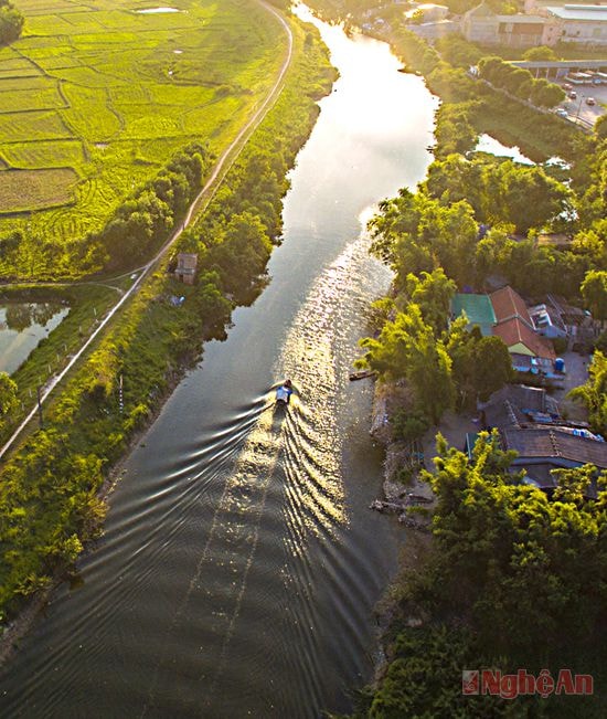 Hoàng hôn trên sông Cửa Tiền.