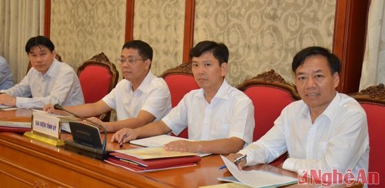 Các đại biểu tỉnh Nghệ An tham dự buổi làm việc.
