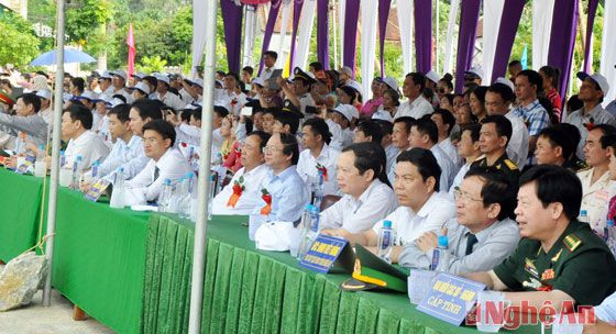 Đông đảo đại biểu cấp tỉnh và cấp huyện tham dự lễ kỷ niệm.