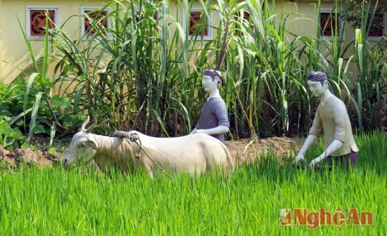 Ngay khi bước vào bảo tàng, du khách dễ dàng nhìn thấy quang cảnh cày cấy của người nông dân được tái hiện lại.