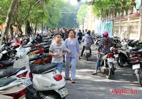 Từ 7h sáng, đông đảo phật tử từ khắp nơi hội tụ về Tổ đình Cần Linh, lắng lòng thanh tịnh trong lễ Vu lan